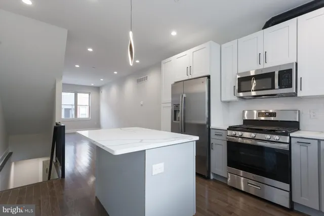 $2,300 | 2722 Latona Street, Philadelphia, PA 19146