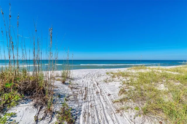 $4,000 | 3810 Gulf Of Mexico Drive, Unit F304, Longboat Key, FL 34228