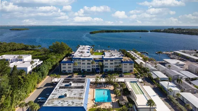 $4,000 | 3810 Gulf Of Mexico Drive, Unit F304, Longboat Key, FL 34228