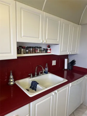 $4,000 | 3810 Gulf Of Mexico Drive, Unit F304, Longboat Key, FL 34228