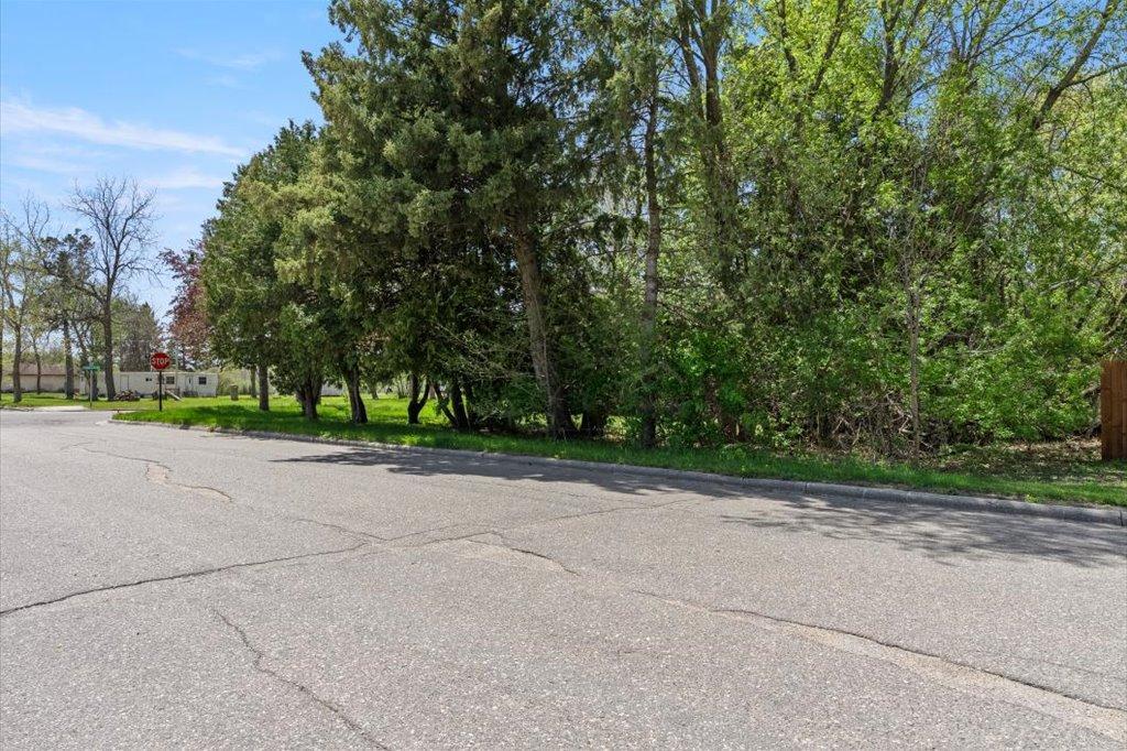 323 4th Street Southeast Staples, MN 56479 - Photo 24 of 26