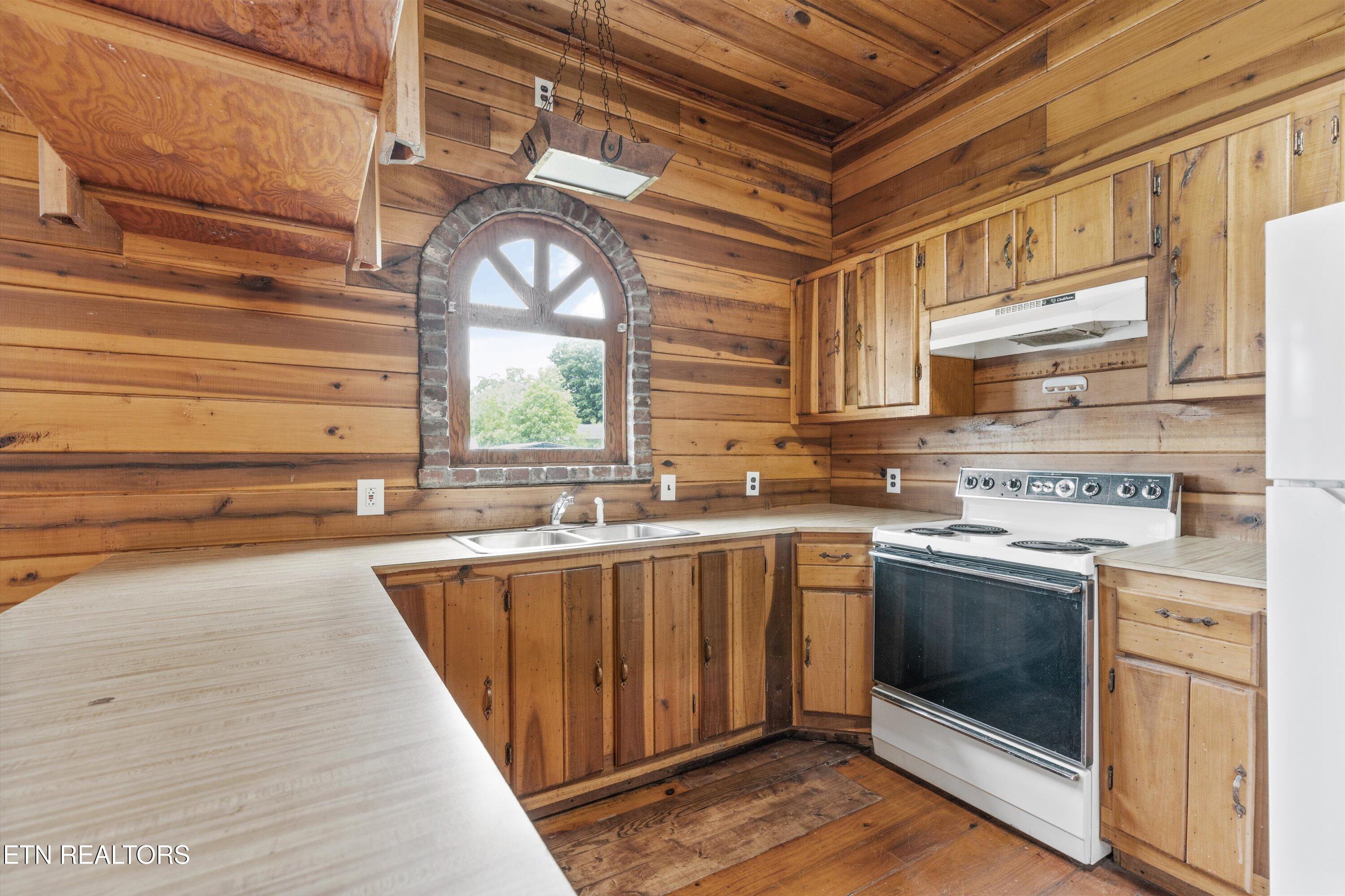 313 West Spring Street Oliver Springs, TN 37840 - Photo 11 of 31 313-Spring-St-Oliver-Springs-Kitchen2