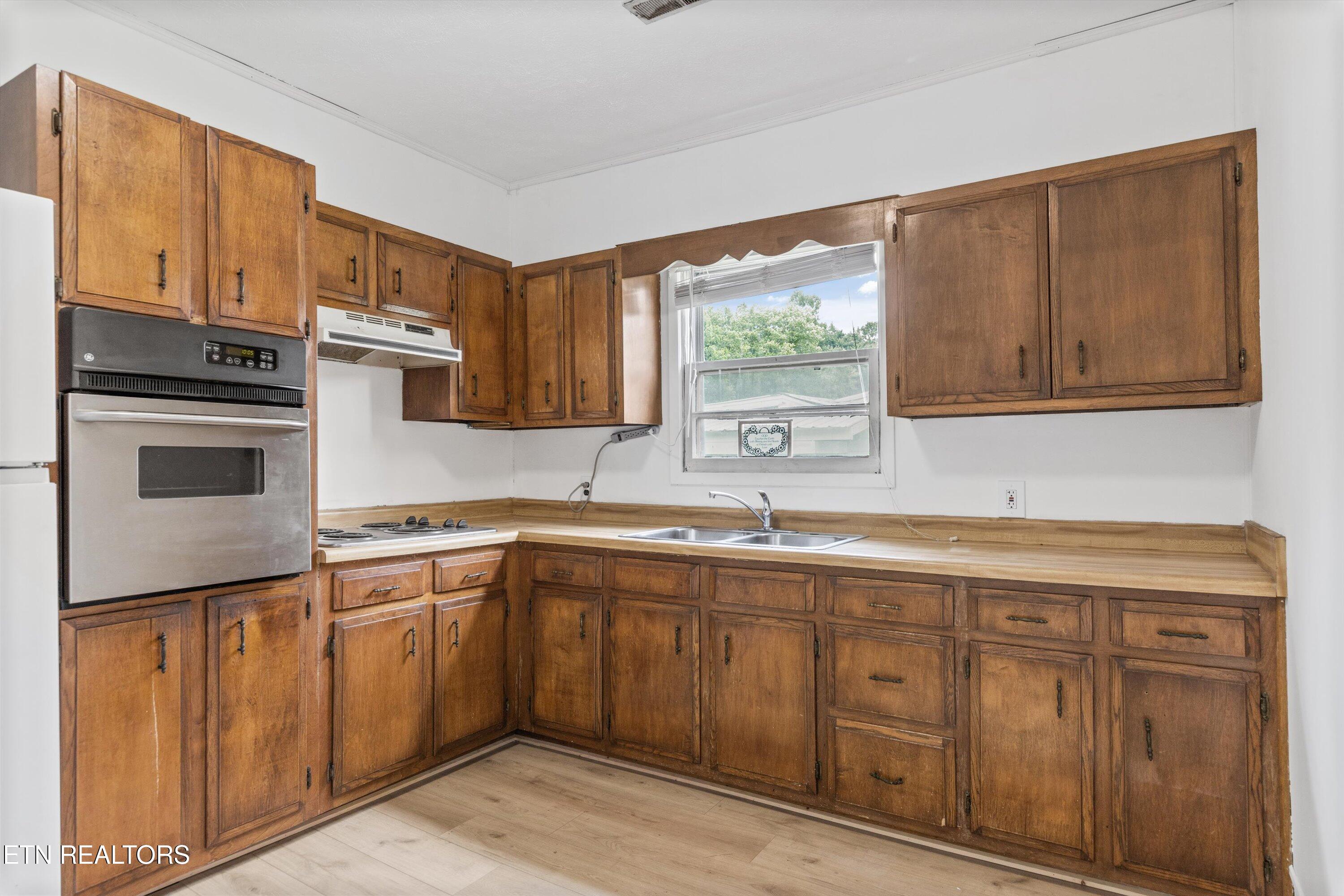313 West Spring Street Oliver Springs, TN 37840 - Photo 19 of 31 313-Spring-St-Oliver-Springs-Kitchen3