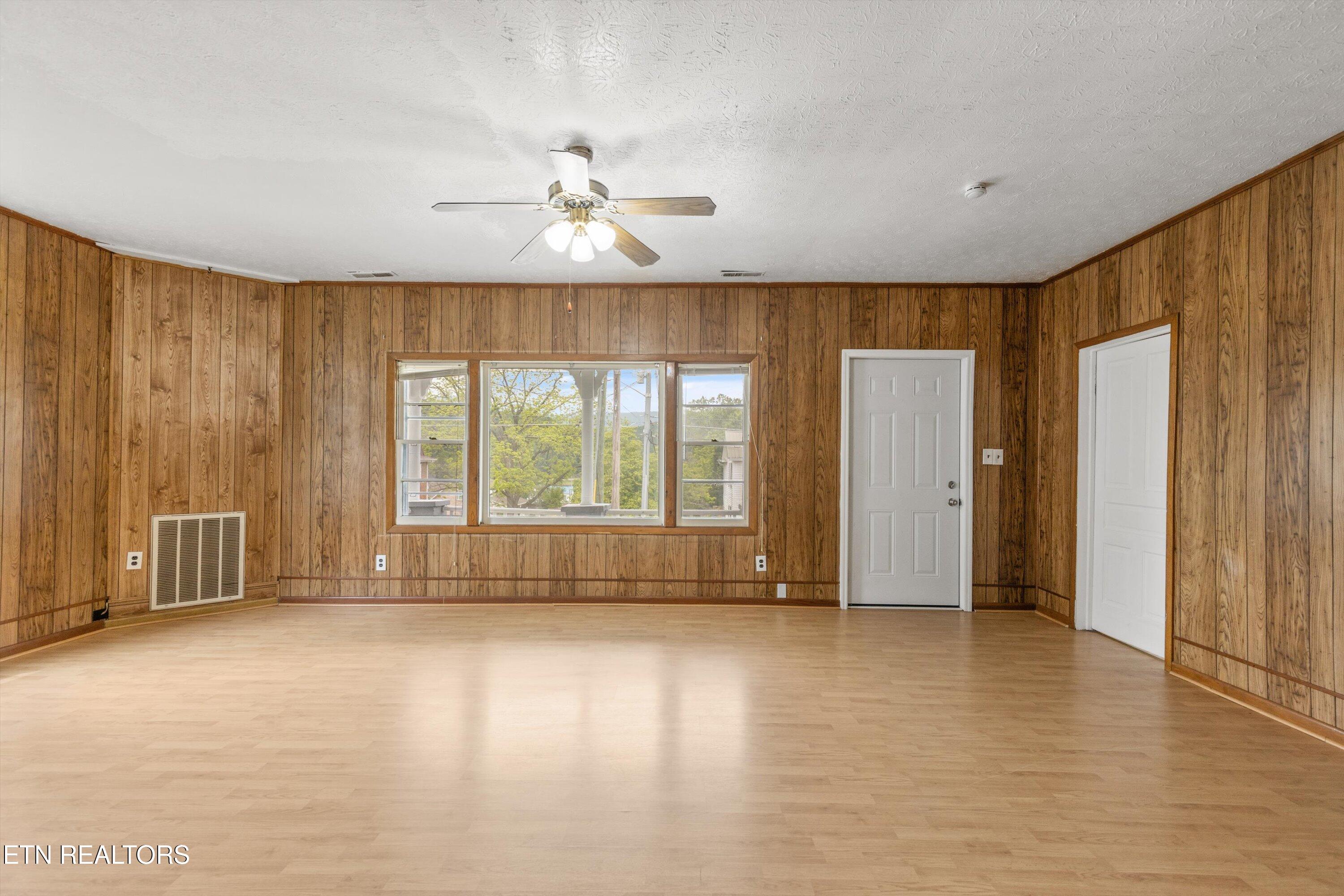 313 West Spring Street Oliver Springs, TN 37840 - Photo 22 of 31 313-Spring-St-Oliver-Springs-Bed3