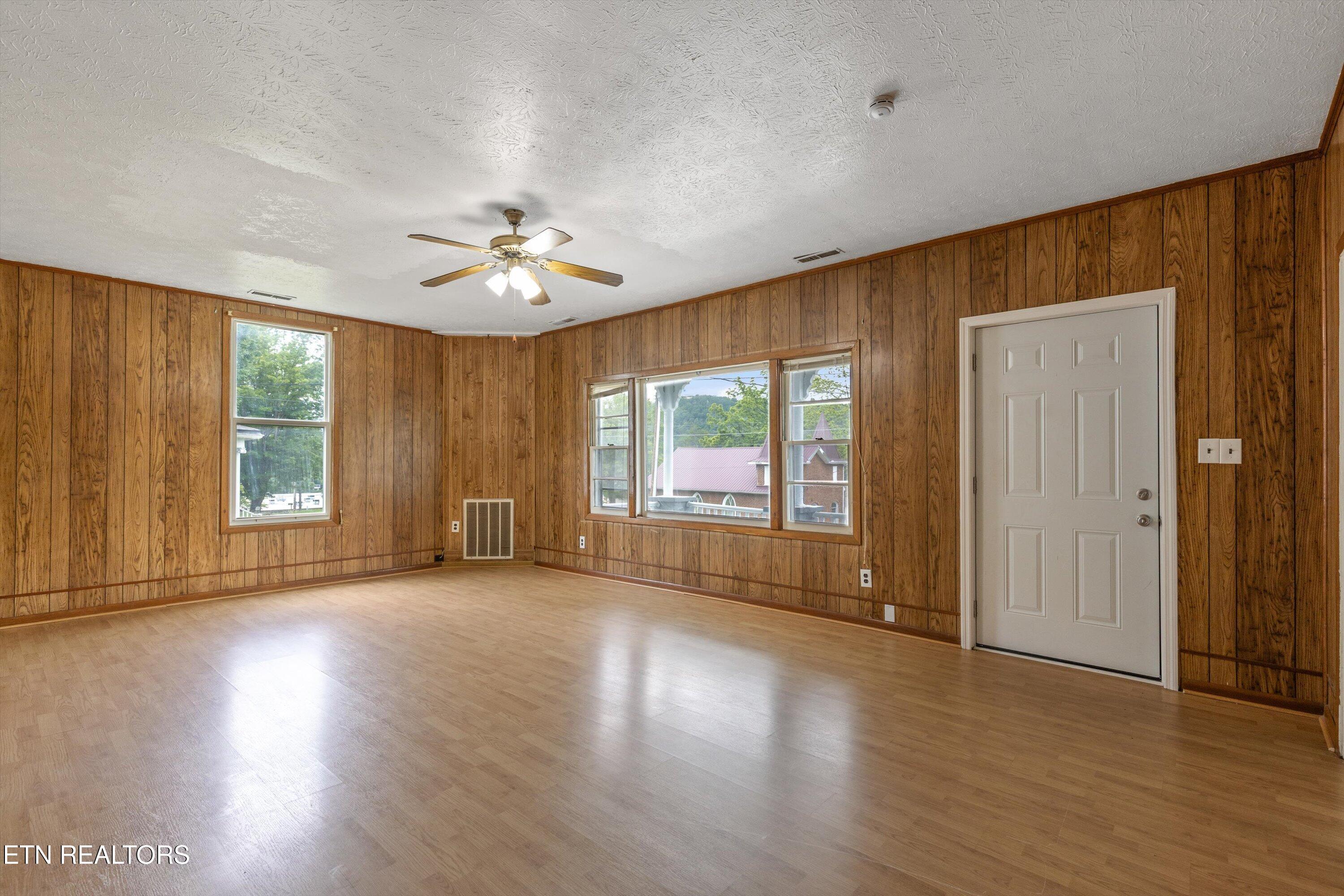 313 West Spring Street Oliver Springs, TN 37840 - Photo 23 of 31 313-Spring-St-Oliver-Springs-Den3