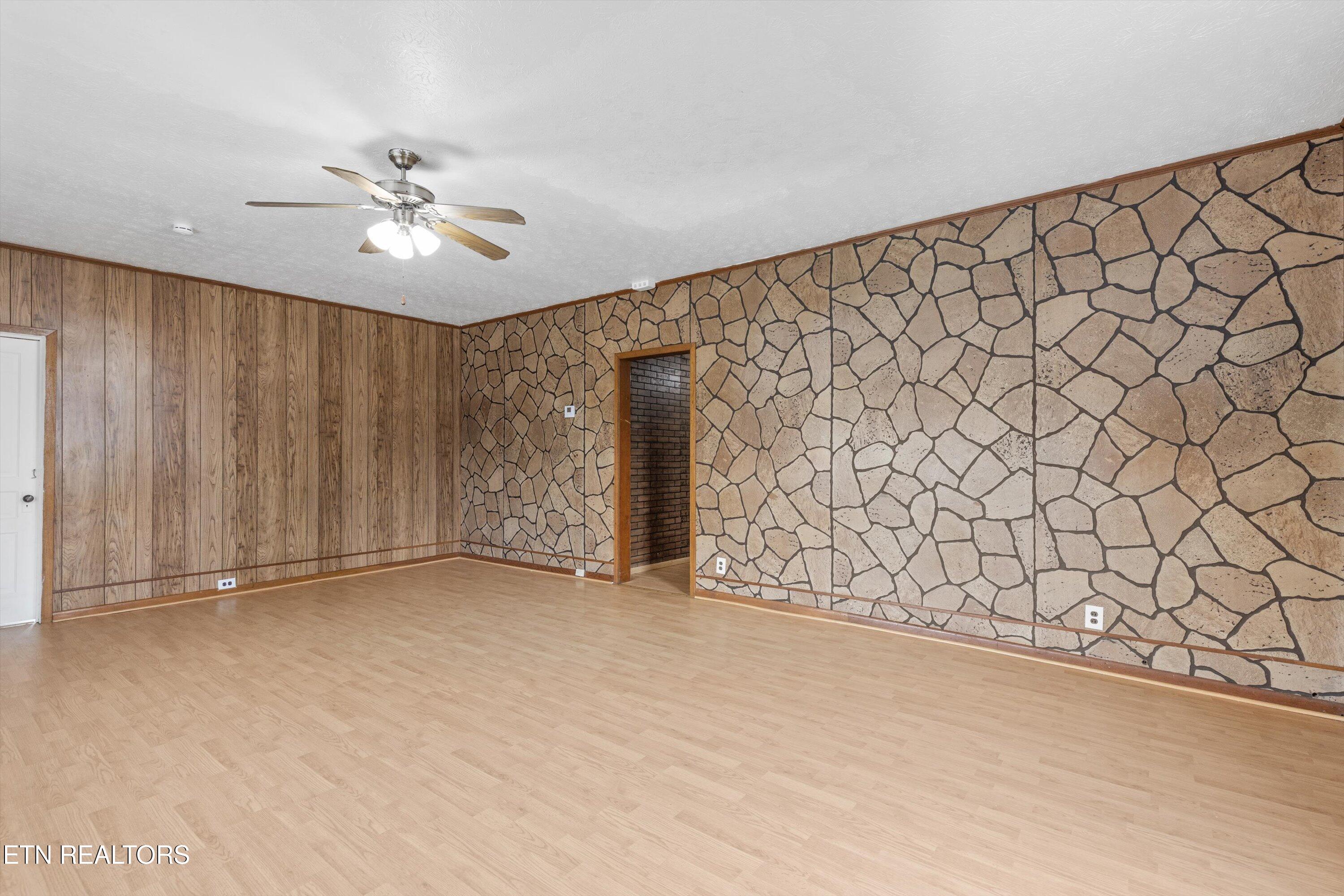 313 West Spring Street Oliver Springs, TN 37840 - Photo 24 of 31 313-Spring-St-Oliver-Springs-Den1