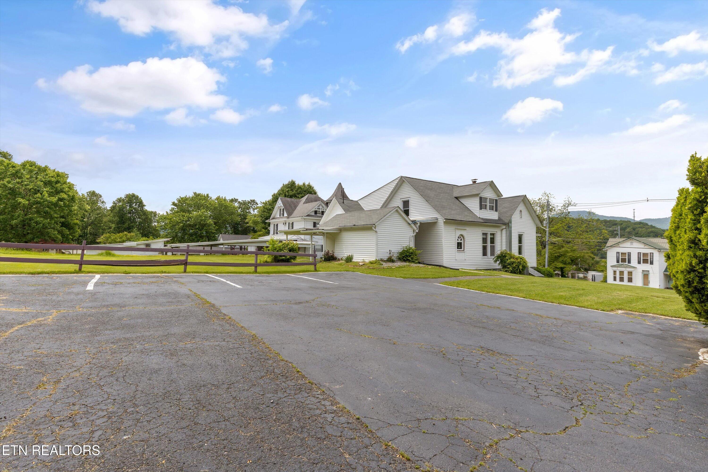 313 West Spring Street Oliver Springs, TN 37840 - Photo 4 of 31 313-Spring-St-Oliver-Springs-Parking