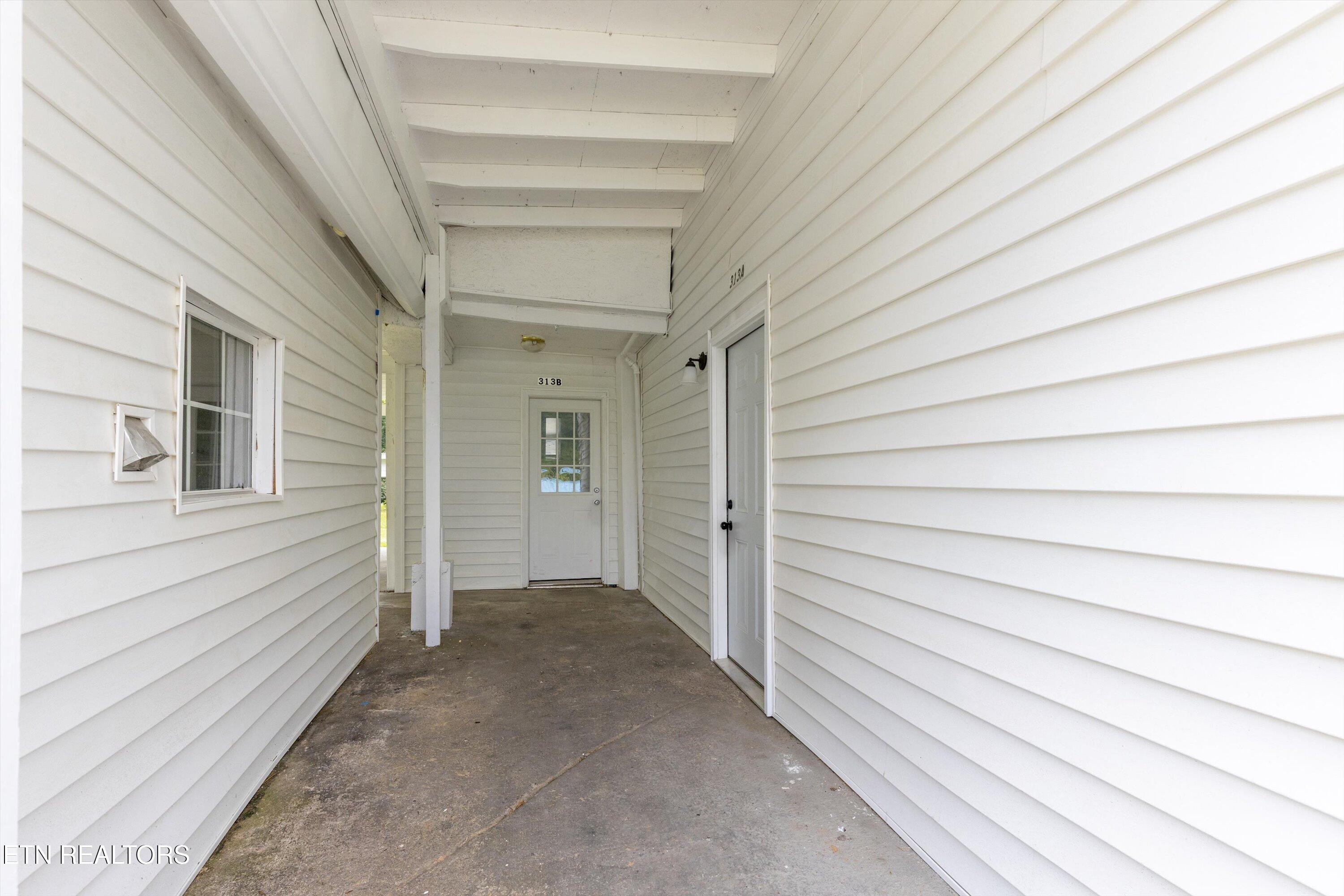 313 West Spring Street Oliver Springs, TN 37840 - Photo 6 of 31 313-Spring-St-Oliver-Springs-Entry