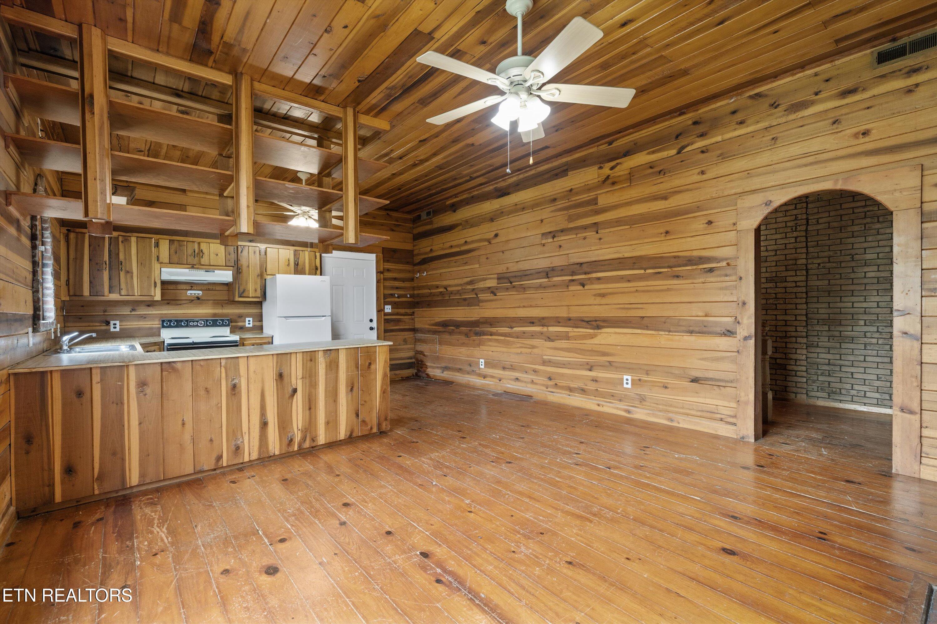 313 West Spring Street Oliver Springs, TN 37840 - Photo 9 of 31 313-Spring-St-Oliver-Springs-Open-Plan