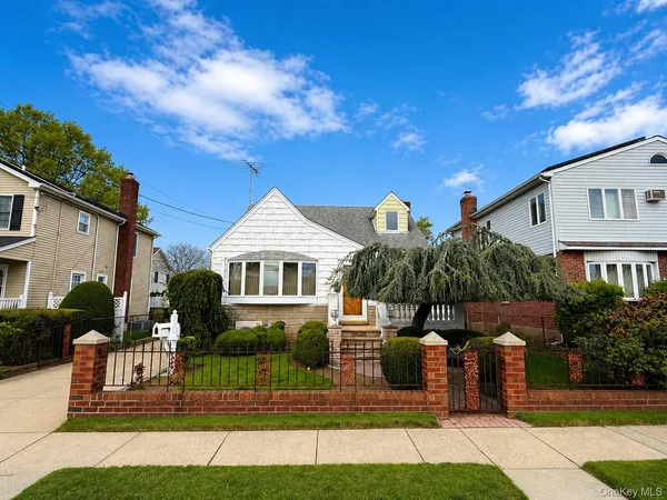 $749,000 | 154 Scherer Boulevard, Franklin Square, NY 11010