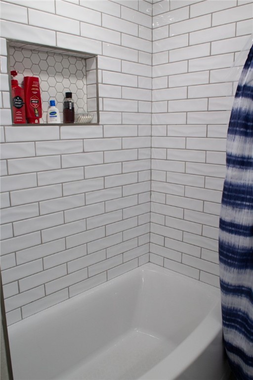 14439 Compass Street, Unit B Corpus Christi, TX 78418 - Photo 19 of 22 a bathroom with a bathtub