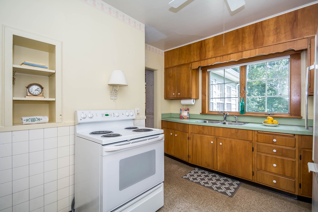 10 Raddin Terrace Saugus, MA 01906 - Photo 11 of 29 Gallery Image 11