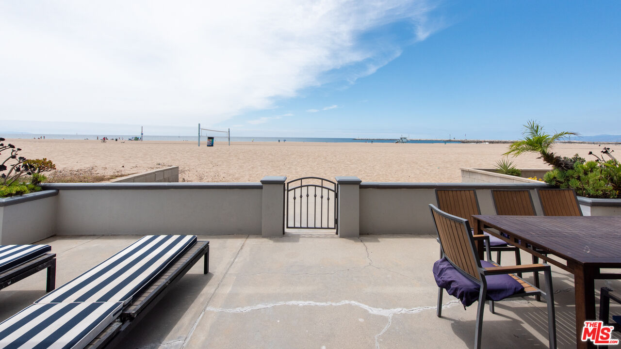 6419 Ocean Front Walk Playa del Rey, CA 90293 - Photo 5 of 47 Gallery Image 5