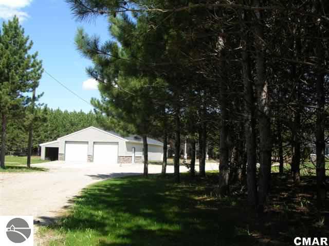 7091 South Sherman Road Blanchard, MI 49310 - Photo 14 of 18 1773134-13.JPG