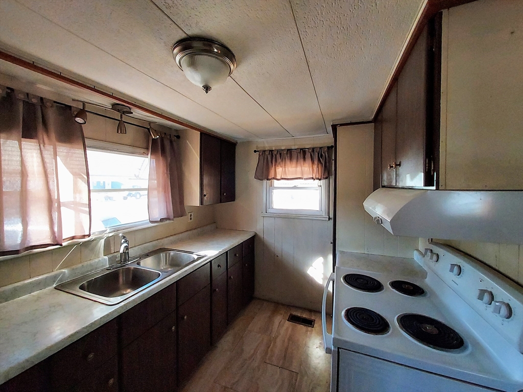 5 Surrey Lane Brookfield, MA 01506 - Photo 20 of 31