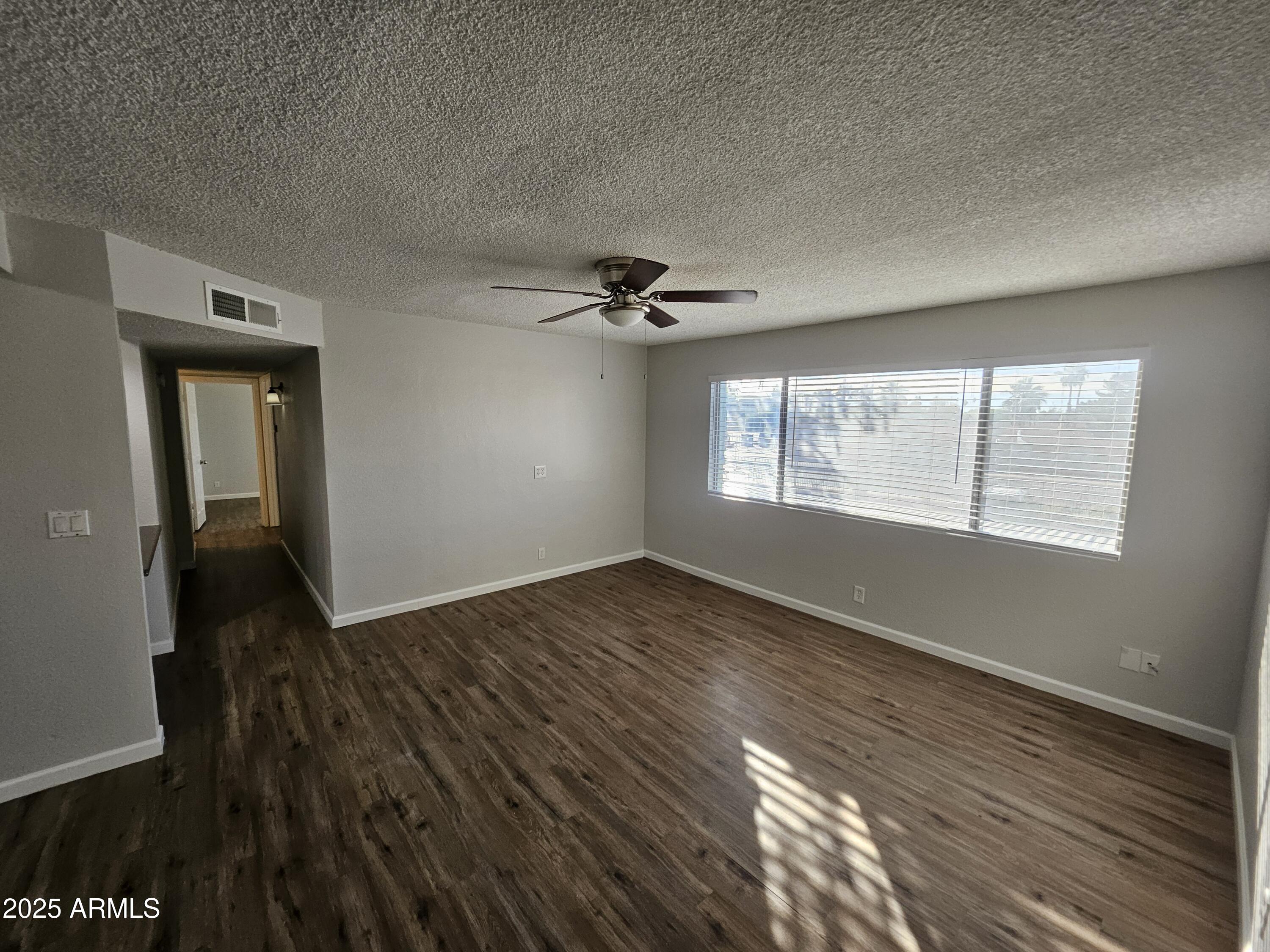 424 West Brown Road, Unit 206 Mesa, AZ 85201 - Photo 3 of 13 20251205_092443