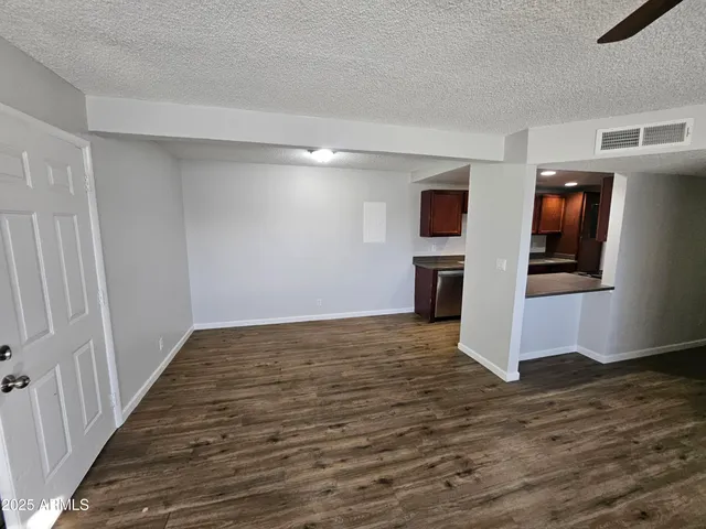 $1,195 | 424 West Brown Road, Unit 206, Mesa, AZ 85201