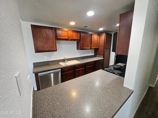 $1,195 | 424 West Brown Road, Unit 206, Mesa, AZ 85201