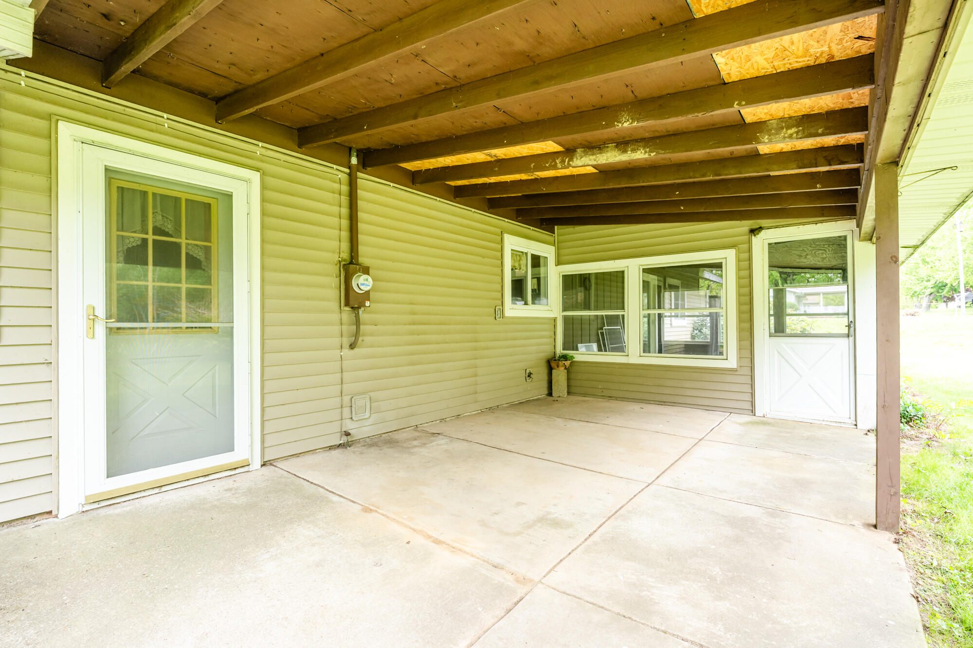 5575 Meadowbrook Road Eau Claire, MI 49111 - Photo 23 of 26 Exterior covered Area