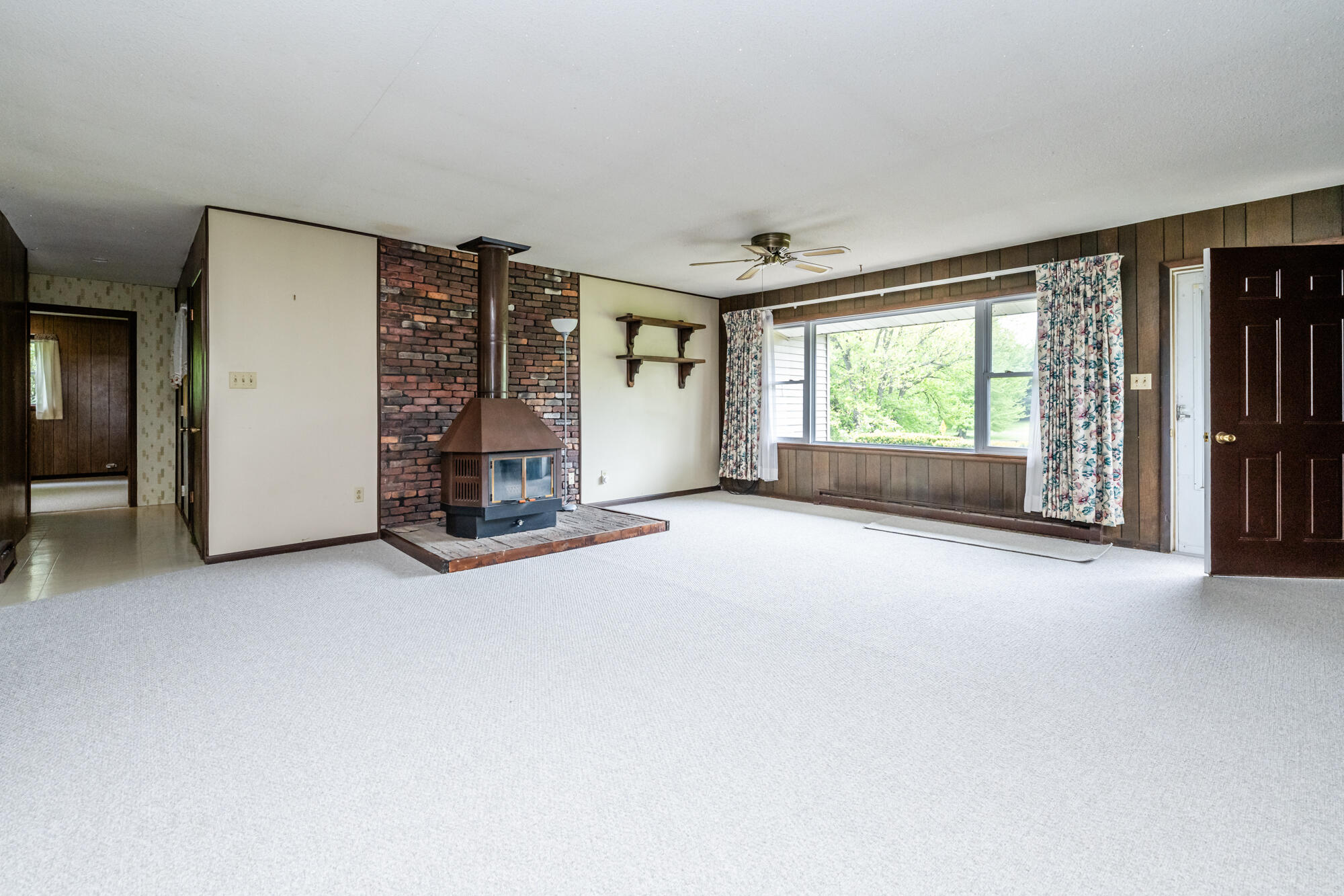 5575 Meadowbrook Road Eau Claire, MI 49111 - Photo 4 of 26 LIving Area