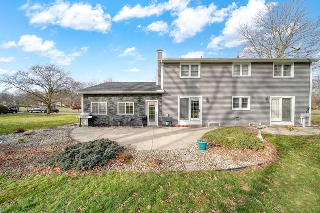 $374,900 | 520 Meadowbrook Drive, Adrian, MI 49221