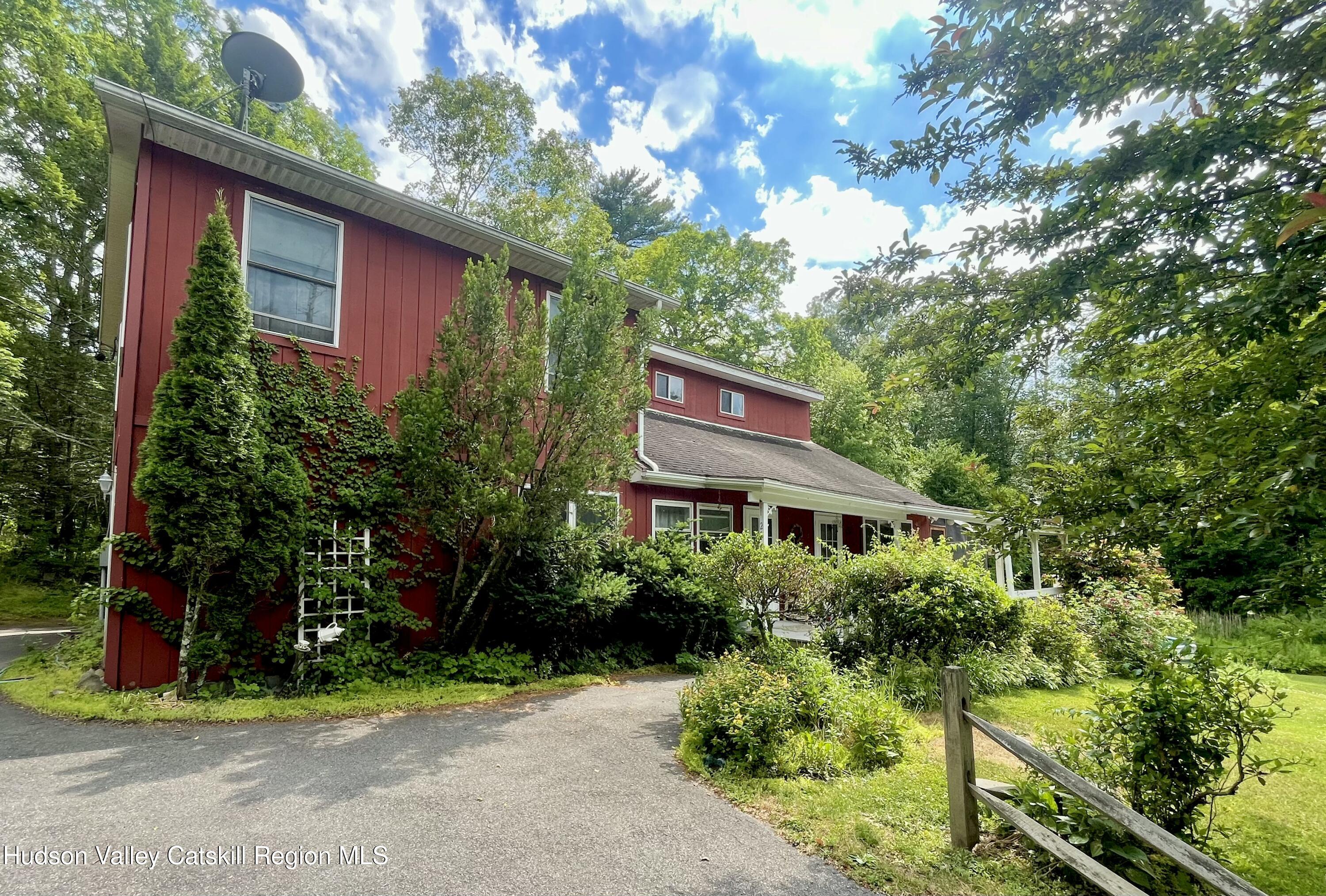 28 John Carle Road Saugerties, NY 12477 - Photo 2 of 44 IMG_7644