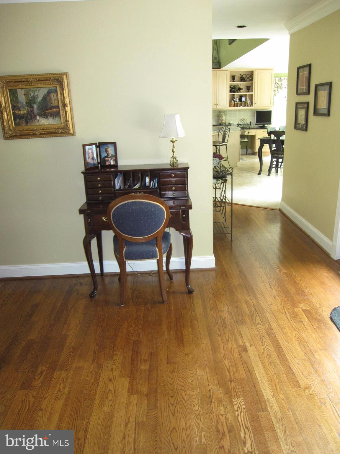 906 Huntsman Road Baltimore, MD 21286 - Photo 12 of 30 a living room with furniture and a table