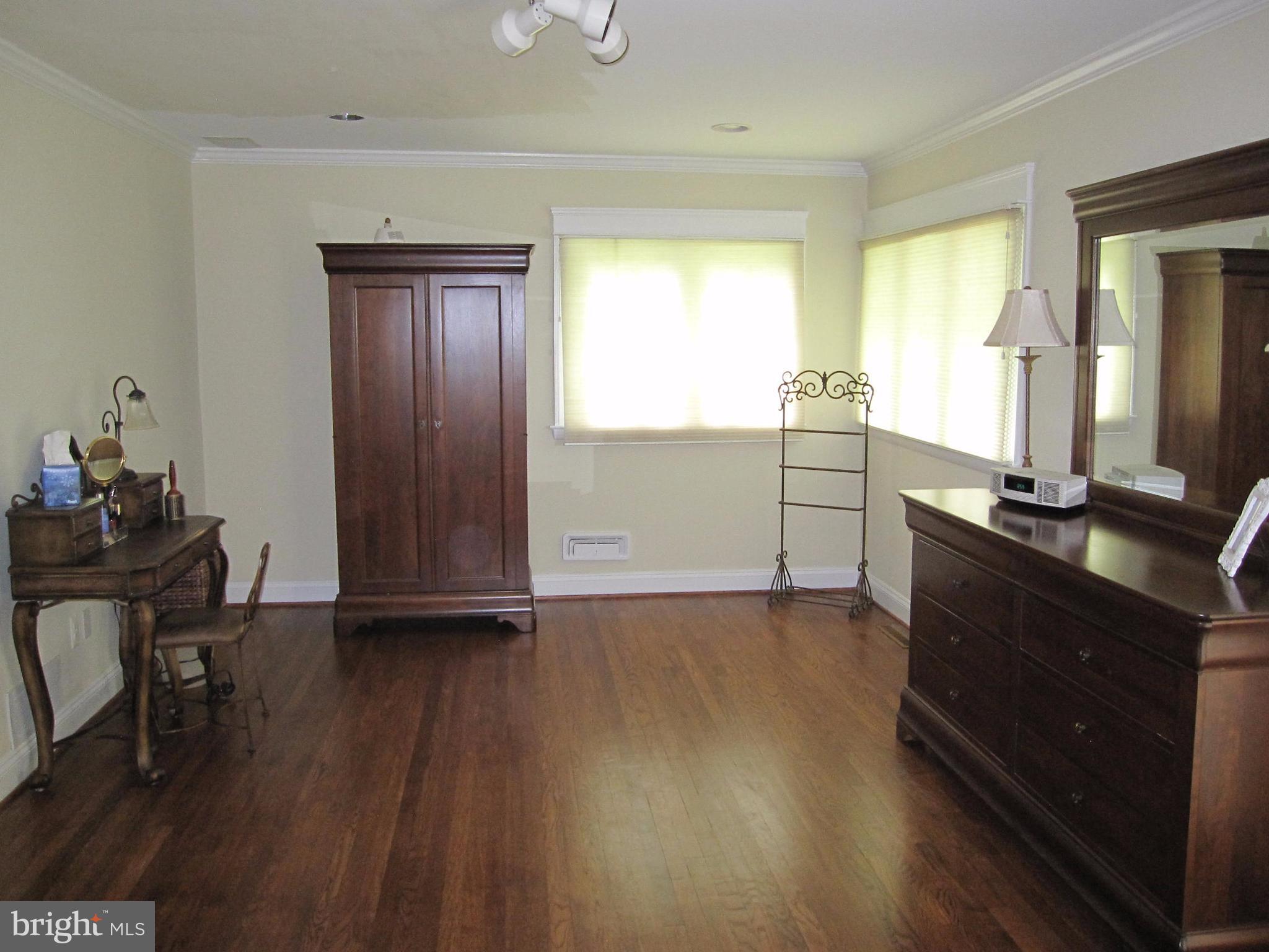 906 Huntsman Road Baltimore, MD 21286 - Photo 18 of 30 a view of a hallway with wooden floor and a cabinet