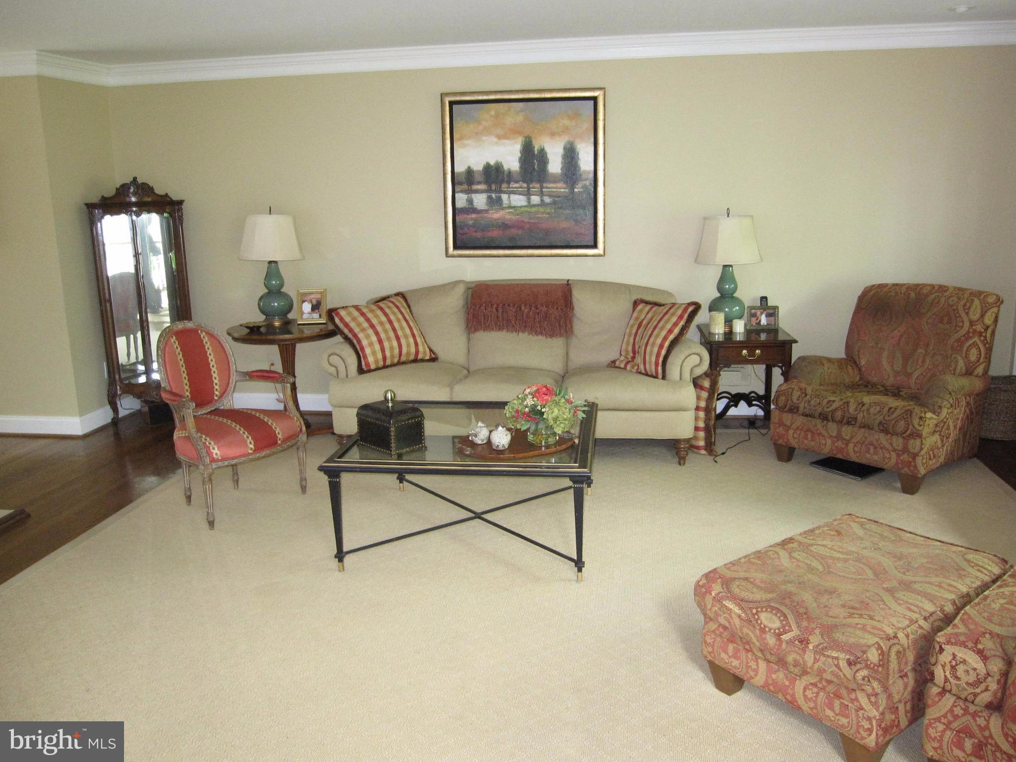 906 Huntsman Road Baltimore, MD 21286 - Photo 8 of 30 a living room with furniture and wooden floor