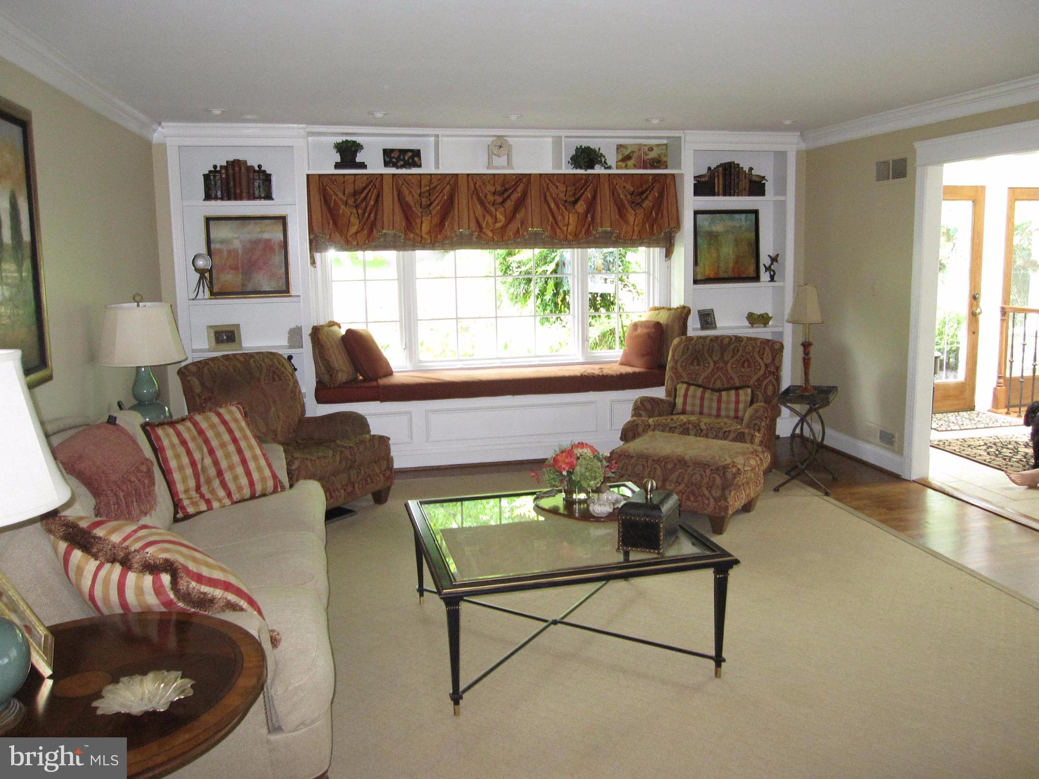 906 Huntsman Road Baltimore, MD 21286 - Photo 9 of 30 a living room with furniture and a window