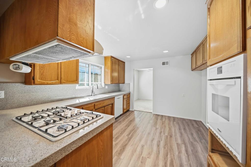 1014 Appleton Road Simi Valley, CA 93065 - Photo 10 of 29 Gallery Image 10