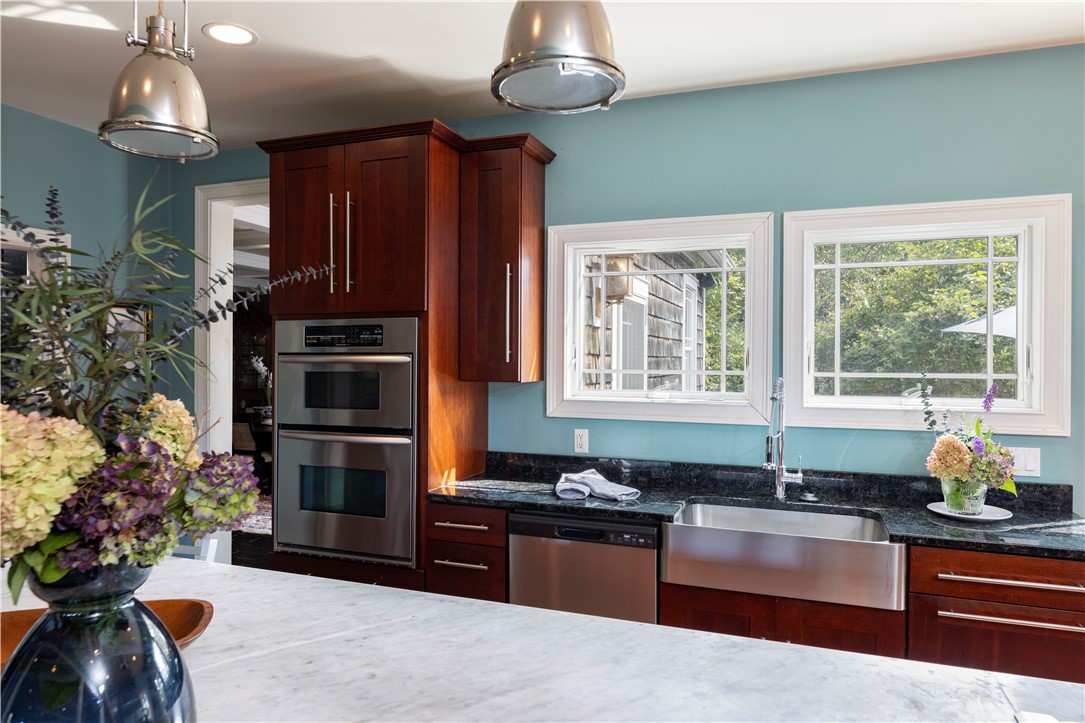 365 Boston Neck Road Narragansett, RI 02882 - Photo 12 of 50