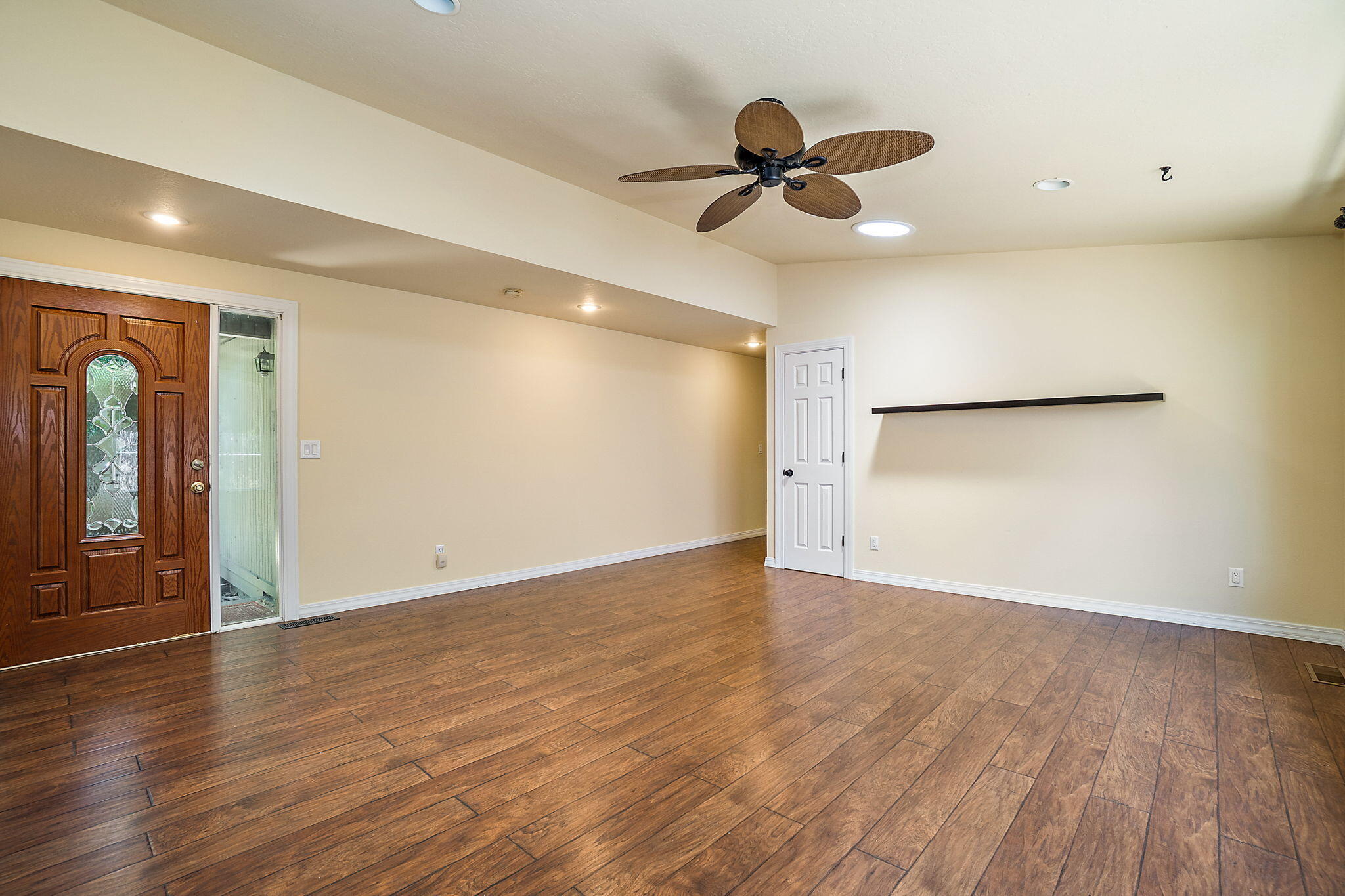 918 Reddy Avenue Medford, OR 97504 - Photo 4 of 23