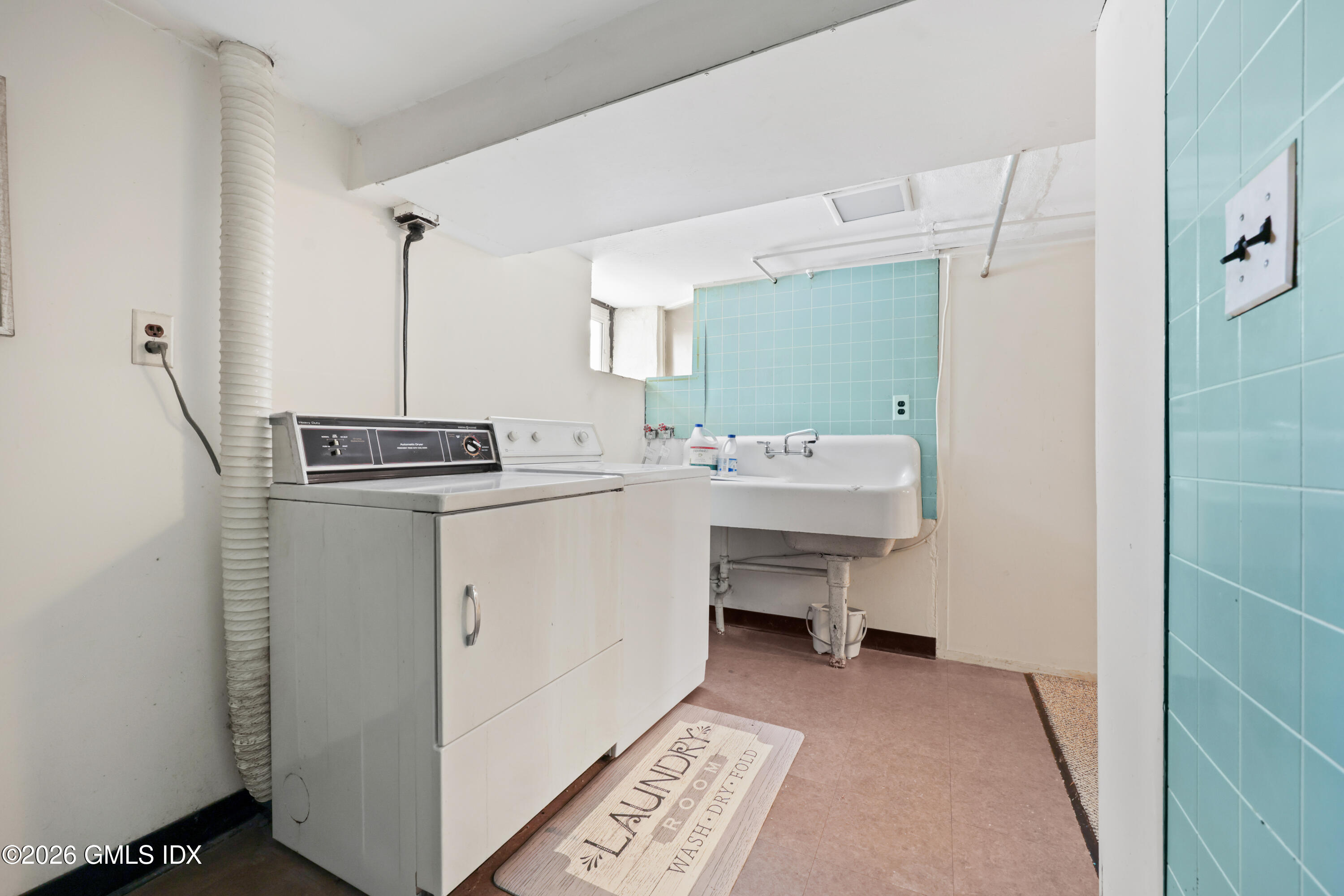 23 Thorn Hill Road Riverside, CT 06878 - Photo 11 of 26 1st floor apartment Laundry in basement