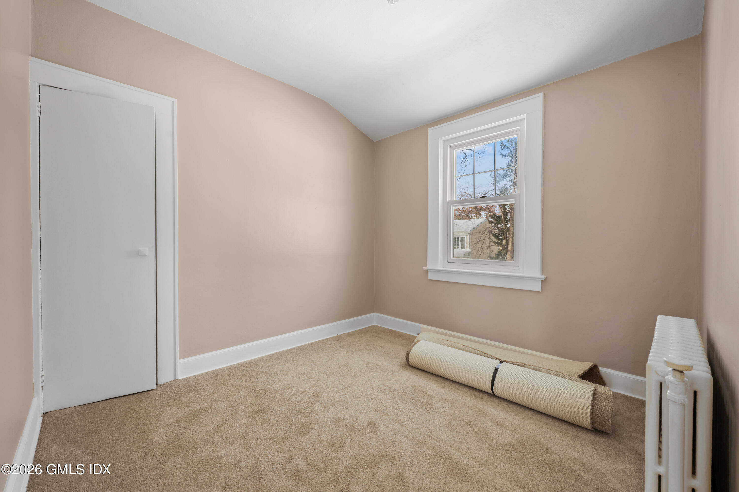 23 Thorn Hill Road Riverside, CT 06878 - Photo 15 of 26 2nd floor apartment bedroom 1