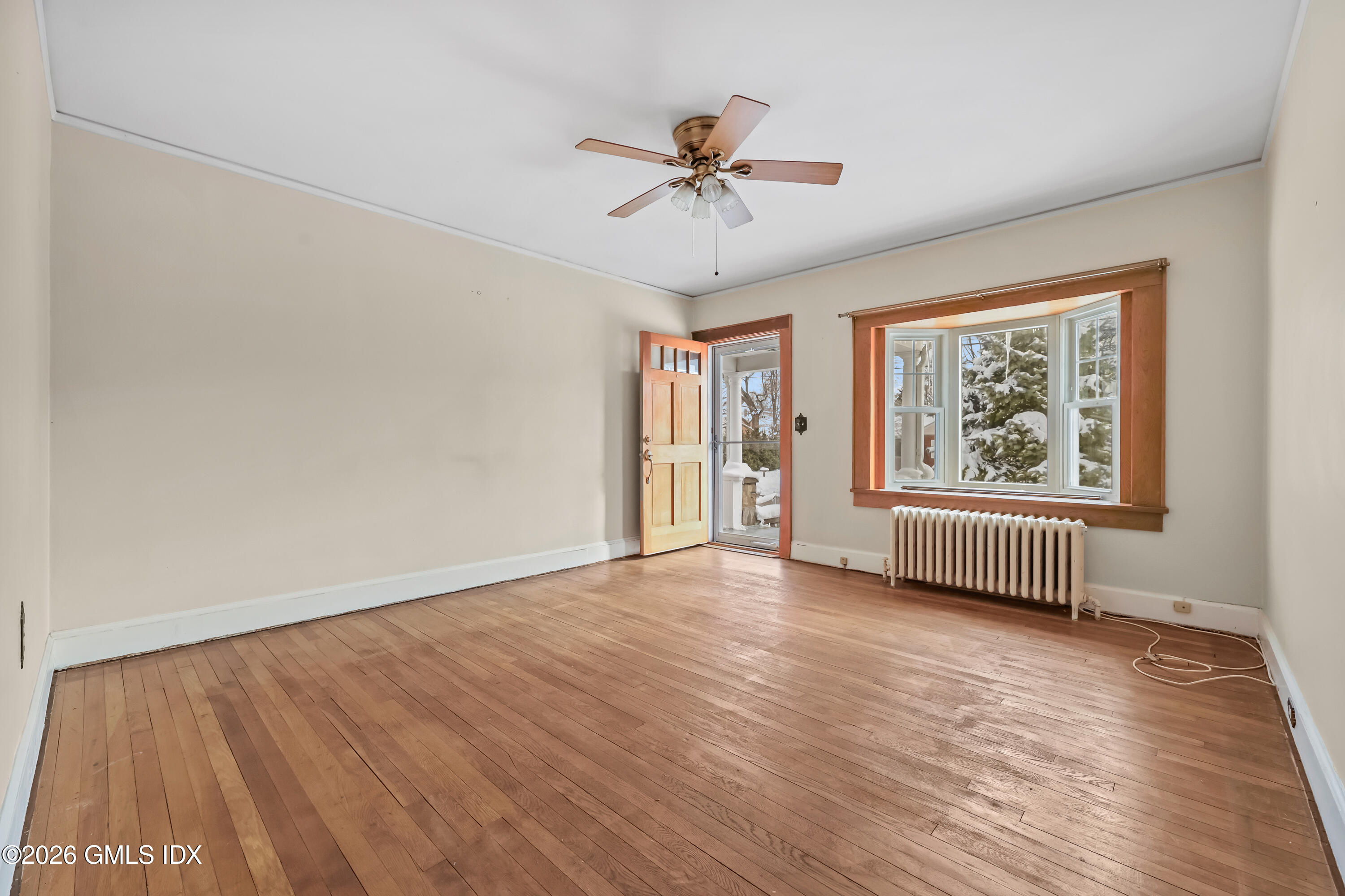 23 Thorn Hill Road Riverside, CT 06878 - Photo 2 of 26 1st floor apartment Living room