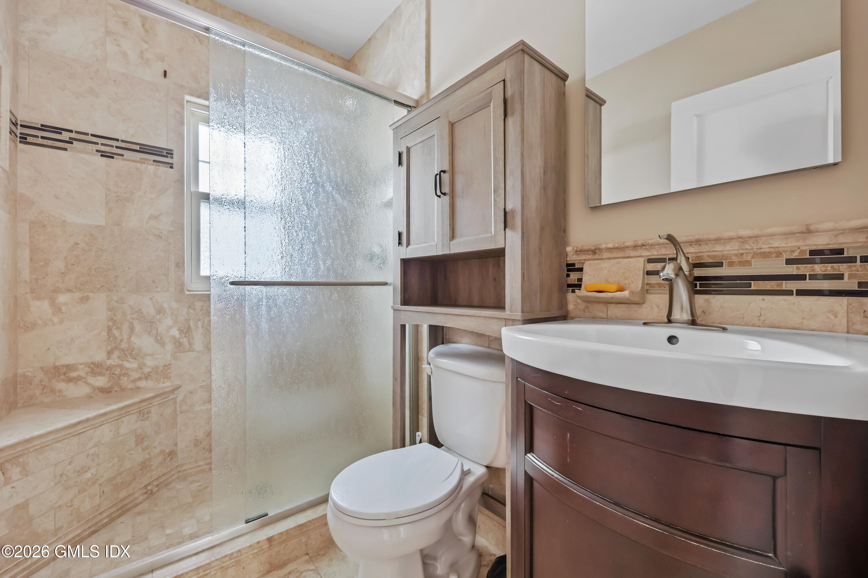 23 Thorn Hill Road Riverside, CT 06878 - Photo 6 of 26 1st floor apartment full bathroom