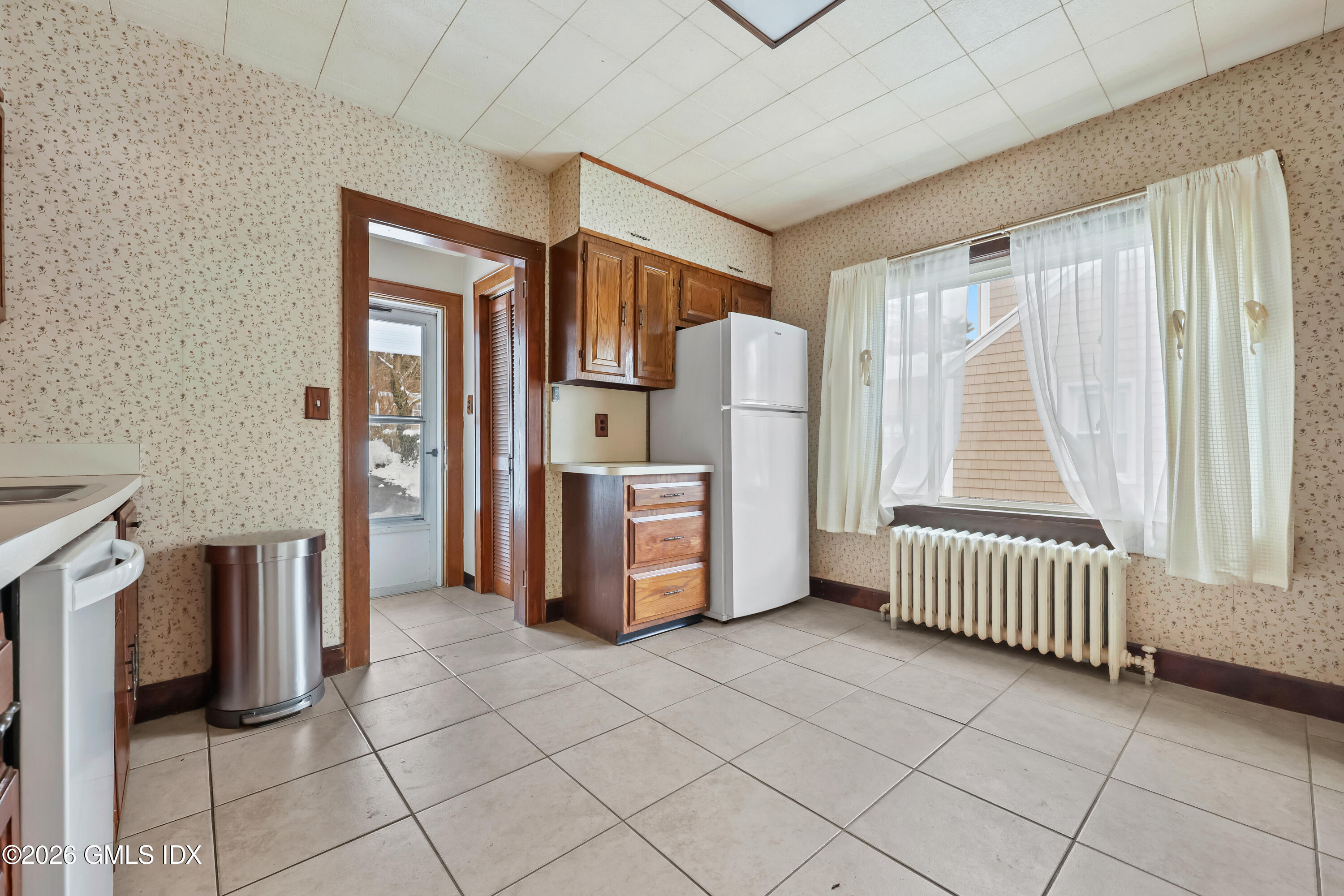 23 Thorn Hill Road Riverside, CT 06878 - Photo 7 of 26 1st floor apartment kitchen