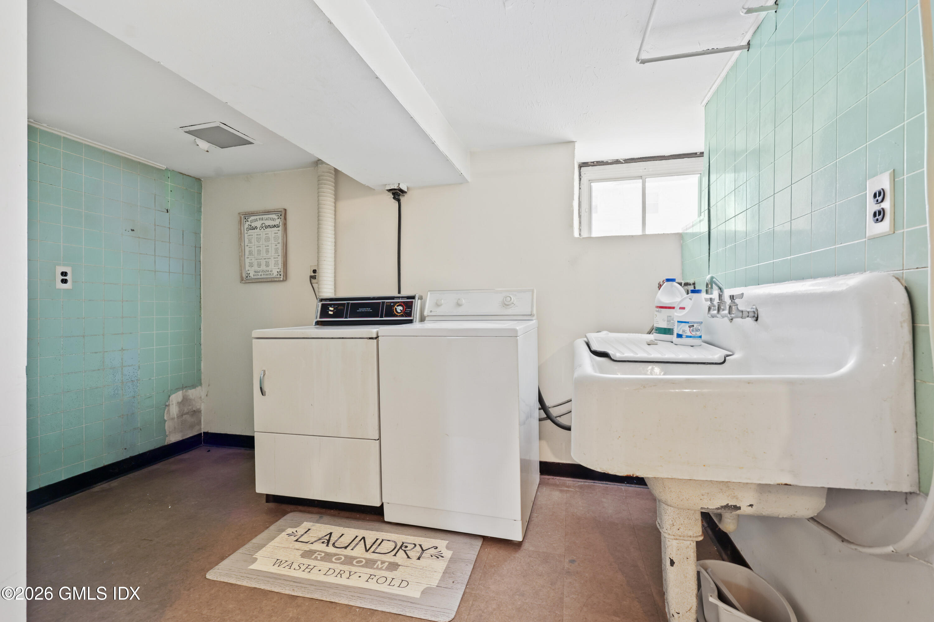 23 Thorn Hill Road Riverside, CT 06878 - Photo 10 of 26 1st floor apartment Laundry in basement