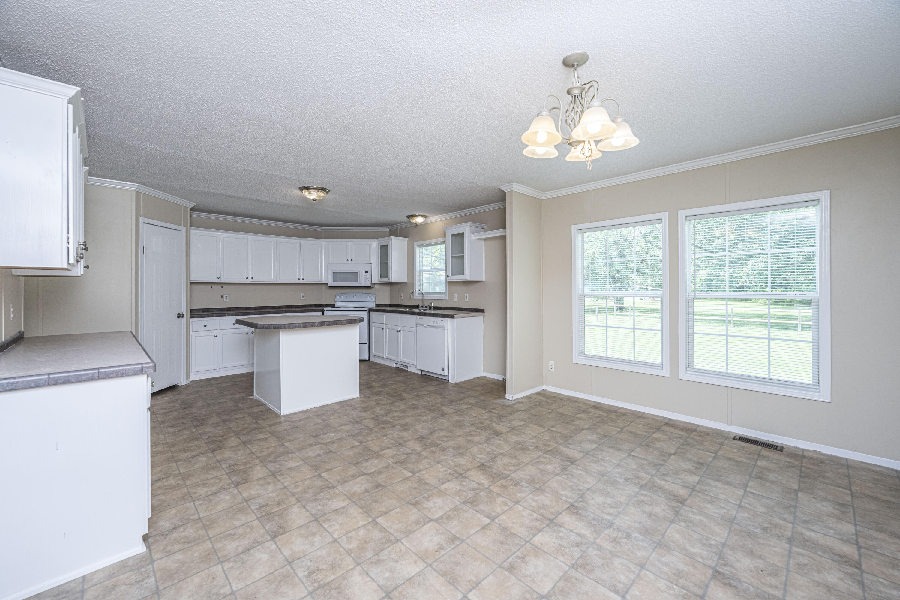 684 West Butternut Road Summerville, SC 29483 - Photo 14 of 50 DSC_6213