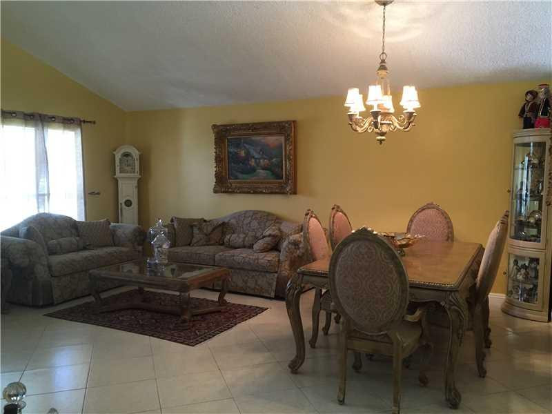 4150 Sabal Lakes Road Delray Beach, FL 33445 - Photo 3 of 11 Living Room