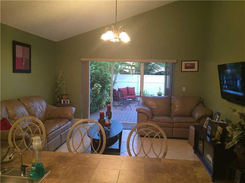 4150 Sabal Lakes Road Delray Beach, FL 33445 - Photo 4 of 11 Family/Great Room