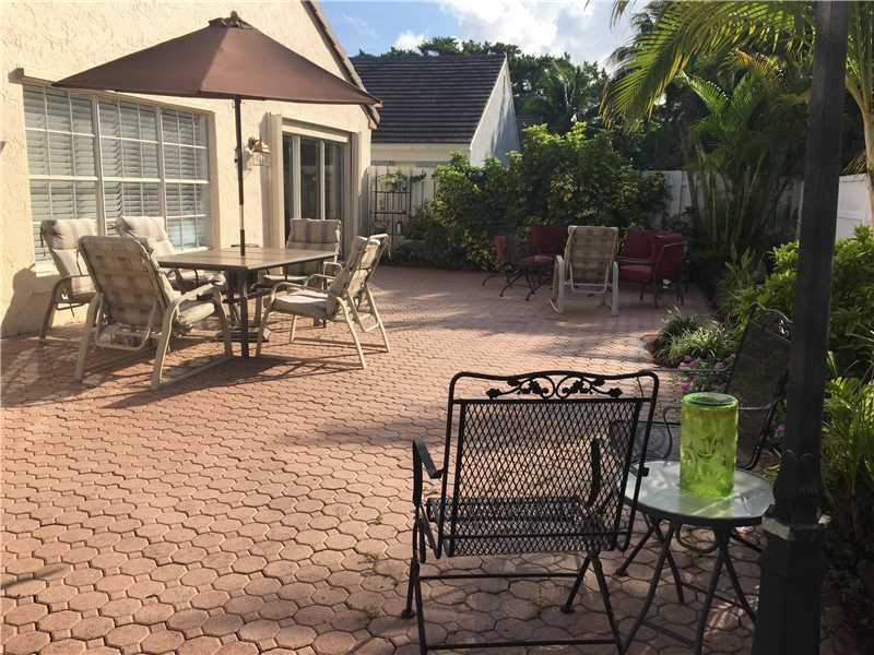 4150 Sabal Lakes Road Delray Beach, FL 33445 - Photo 10 of 11 Patio/Deck
