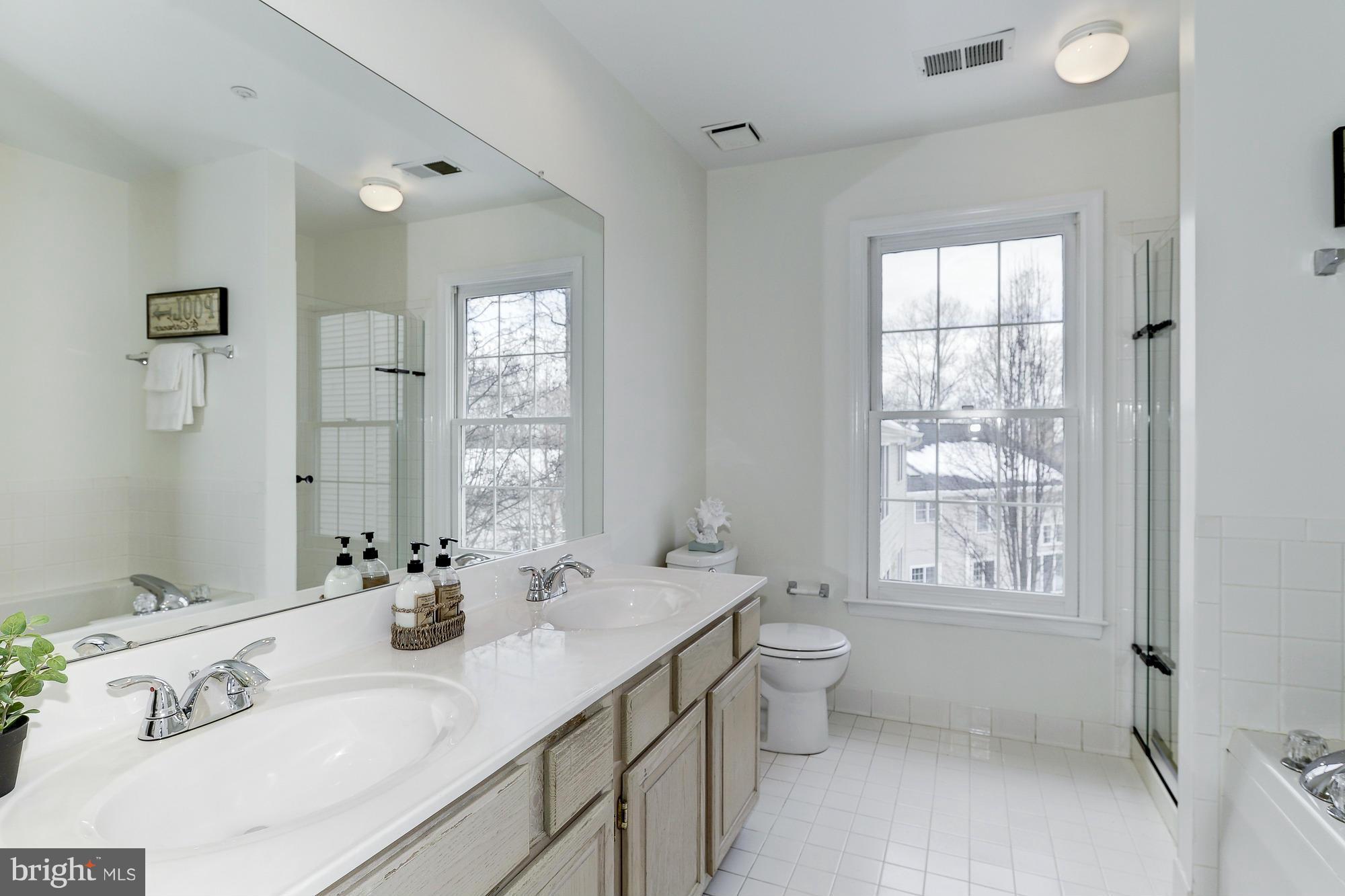 2813 Jutland Road Kensington, MD 20895 - Photo 16 of 29 Bath (Master)