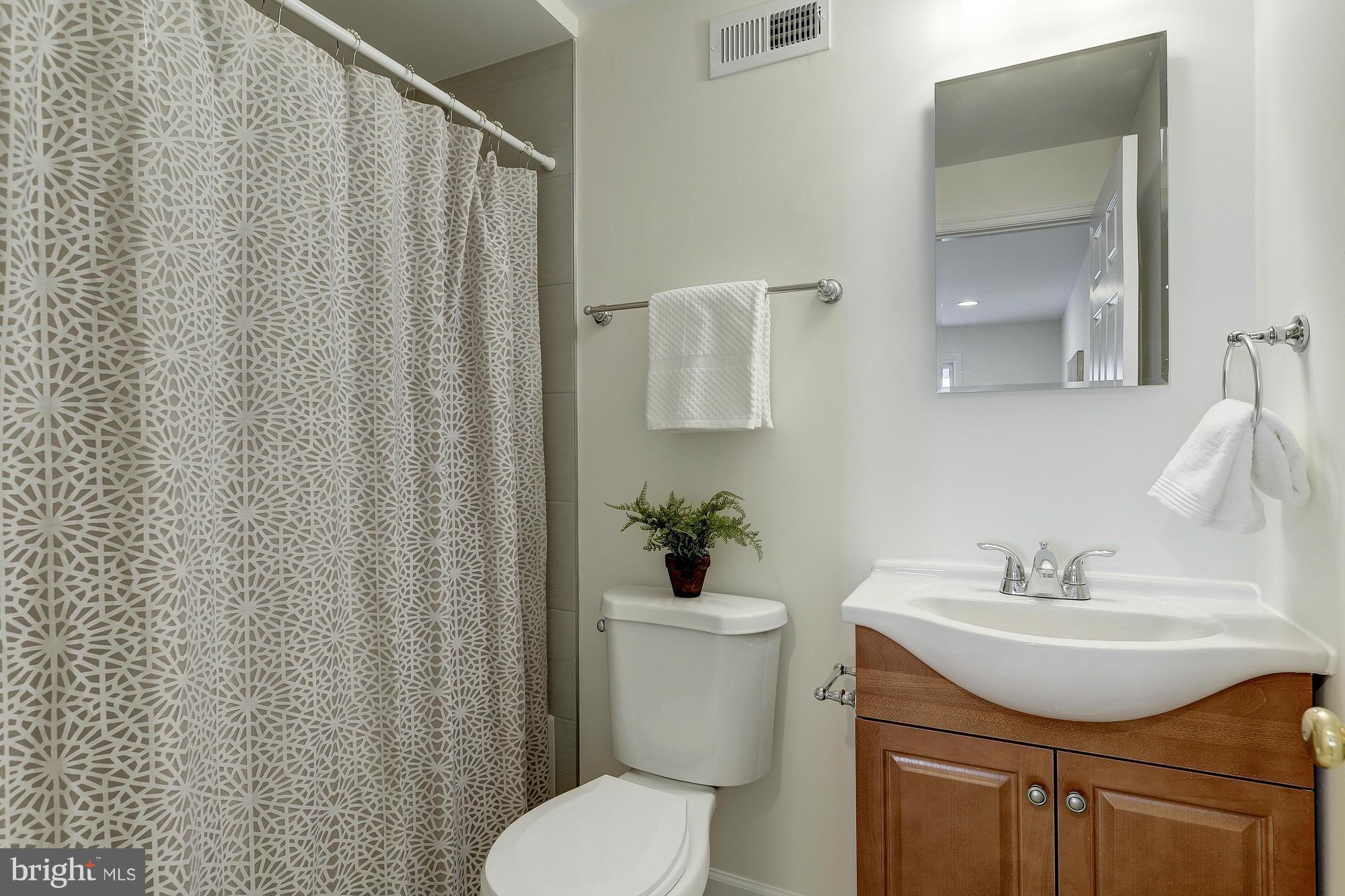 2813 Jutland Road Kensington, MD 20895 - Photo 27 of 29 Bath