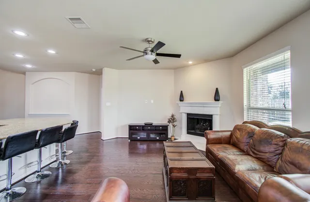 $519,000 | 10 Glade Park Drive, Missouri City, TX 77459