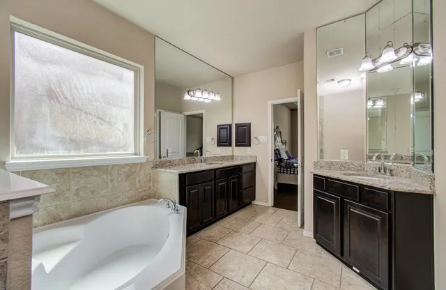 $519,000 | 10 Glade Park Drive, Missouri City, TX 77459