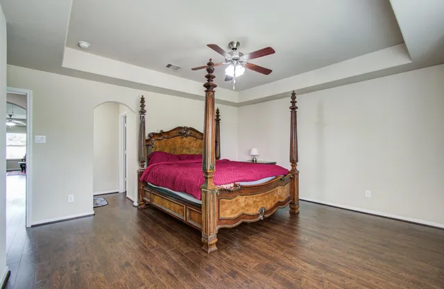 $519,000 | 10 Glade Park Drive, Missouri City, TX 77459