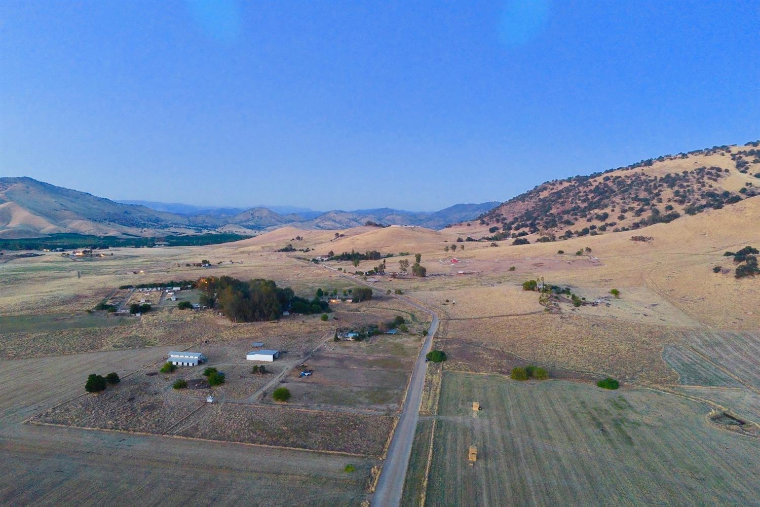 28158 Thermal Road Sanger, CA 93657 - Photo 30 of 35 View of the property (on the hill to the right) looking East.
