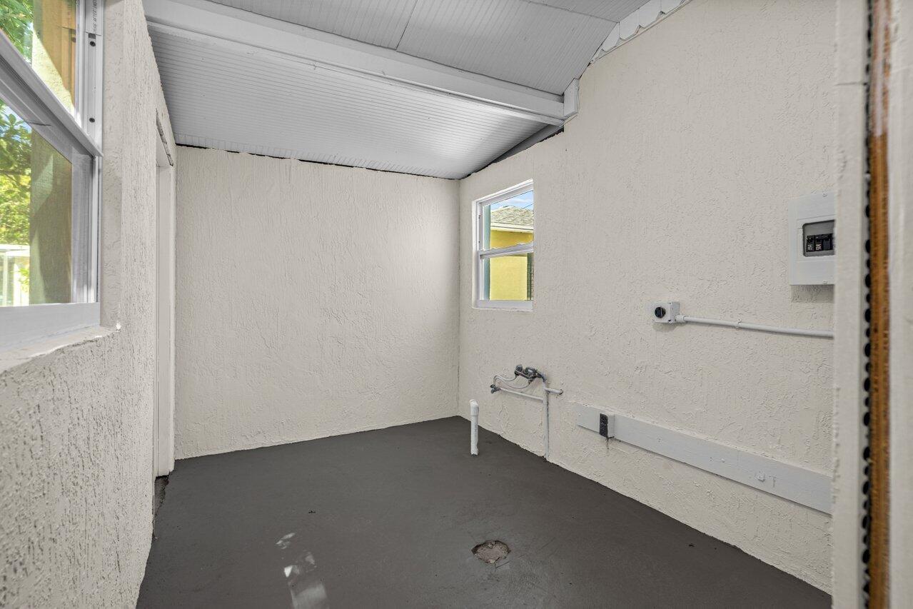 163 Silver Beach Road Riviera Beach, FL 33403 - Photo 19 of 33 019-163SilverBeachRoad-LakePark-FL-33403